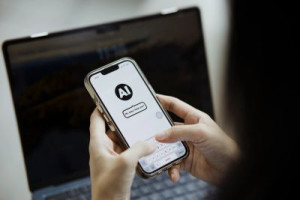 Photo of someone chatting with an AI LLM on their smartphone